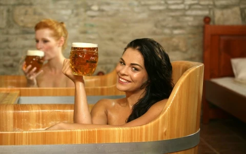 Beer Spa & Lesbo Show