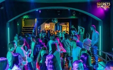 Verrückte Hummer party & music club