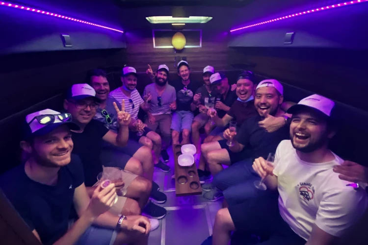 Školský party bus so stripom