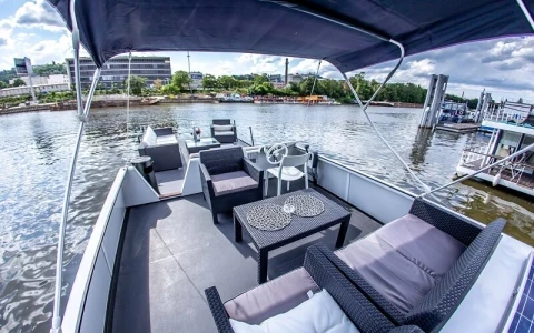 Luxurious Yacht Cruise